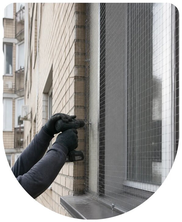 Монтаж защитной сетки от птиц на промышленных объектах в Евпатории